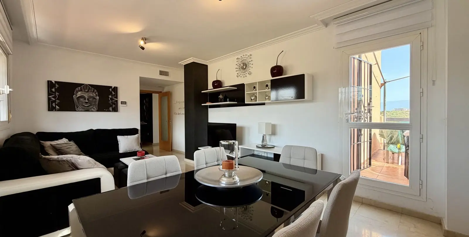 Продажа двухуровневого пентхауса в Casares 7