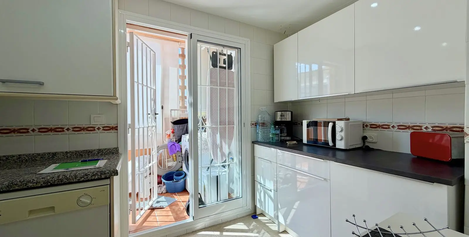Продажа двухуровневого пентхауса в Casares 11