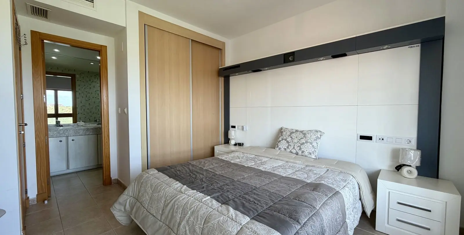 Продажа двухуровневого пентхауса в Casares 15