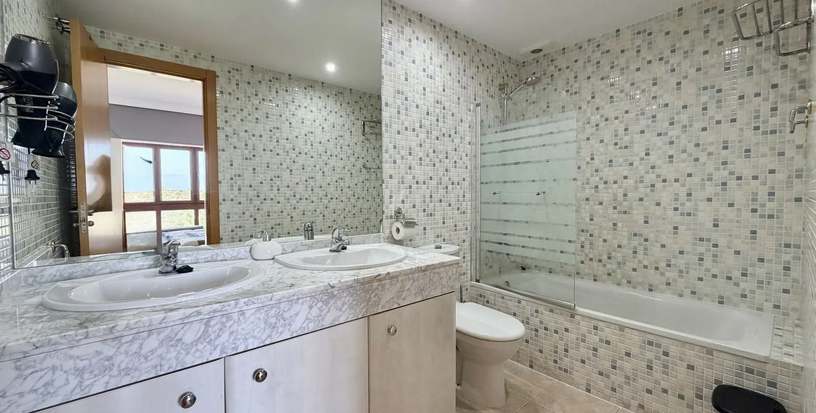 Продажа двухуровневого пентхауса в Casares 16