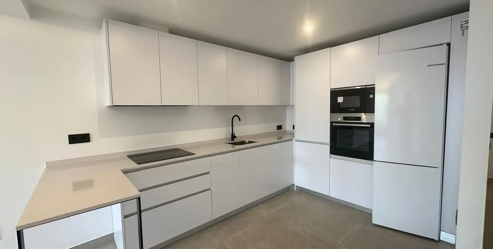 Sale of middle floor apartment in Fuengirola 2