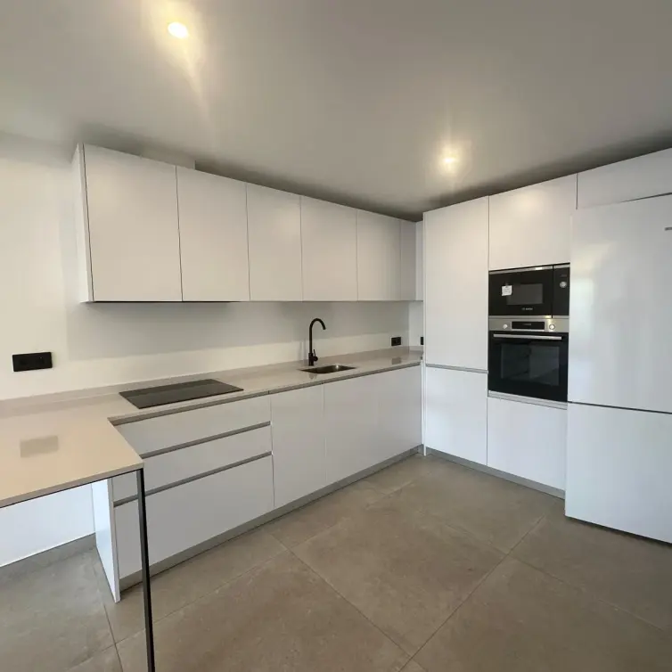Sale of middle floor apartment in Fuengirola