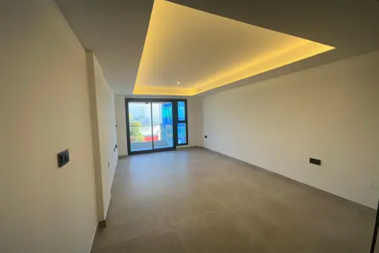Image 4 thumb