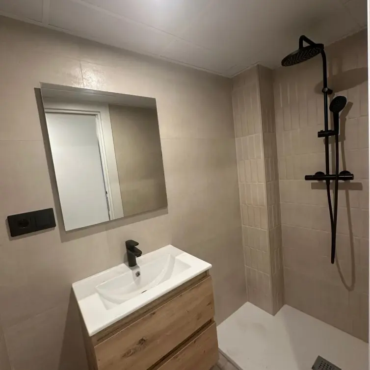 Sale of middle floor apartment in Fuengirola