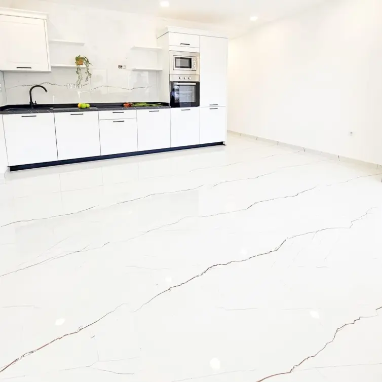 Venta de apartamento en planta media en Marbella