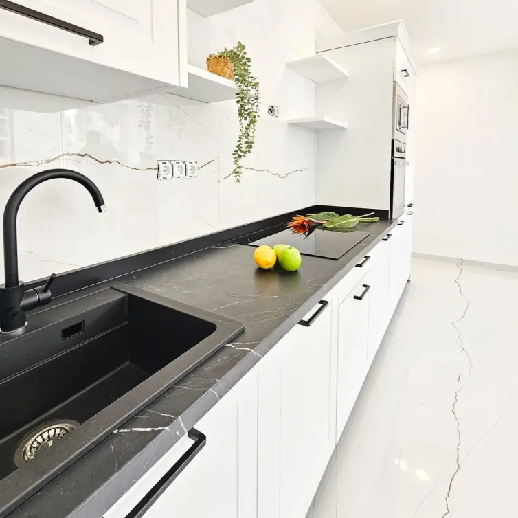 Venta de apartamento en planta media en Marbella