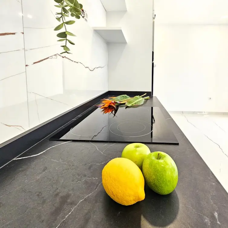Venta de apartamento en planta media en Marbella
