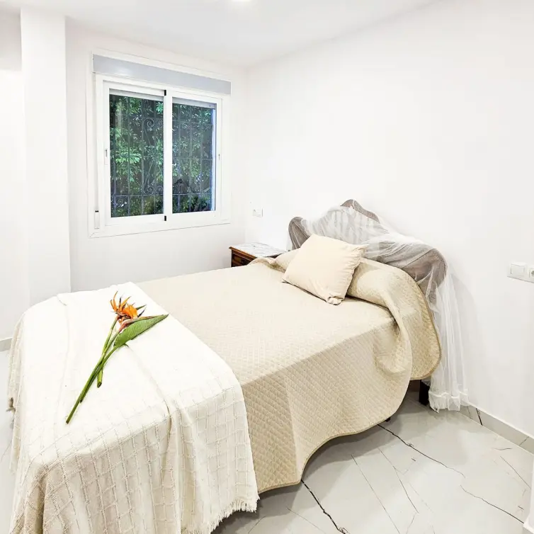 Venta de apartamento en planta media en Marbella