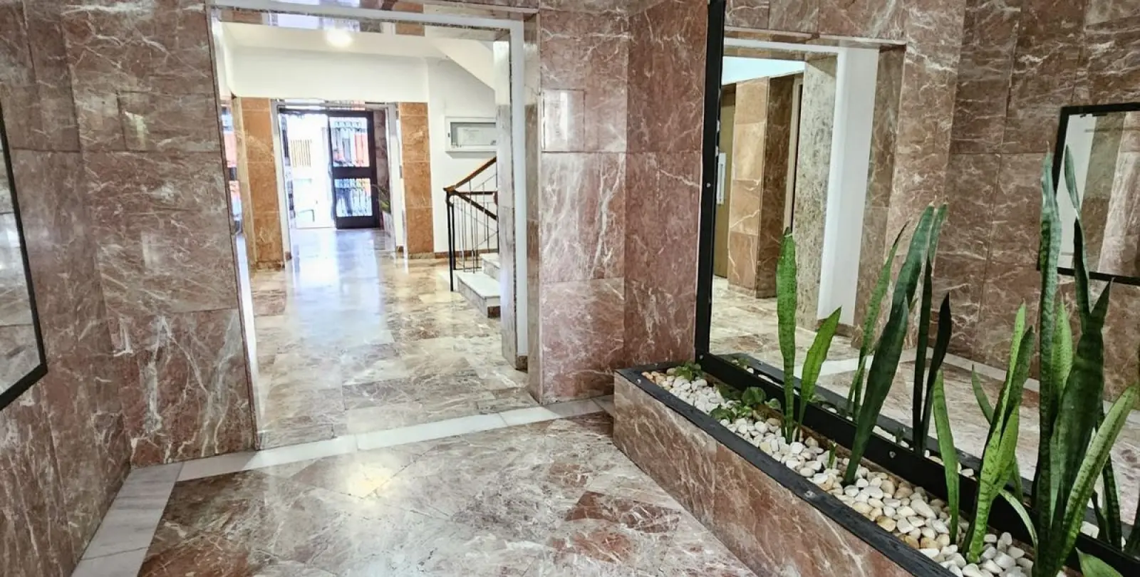 Venta de apartamento en planta media en Marbella 12