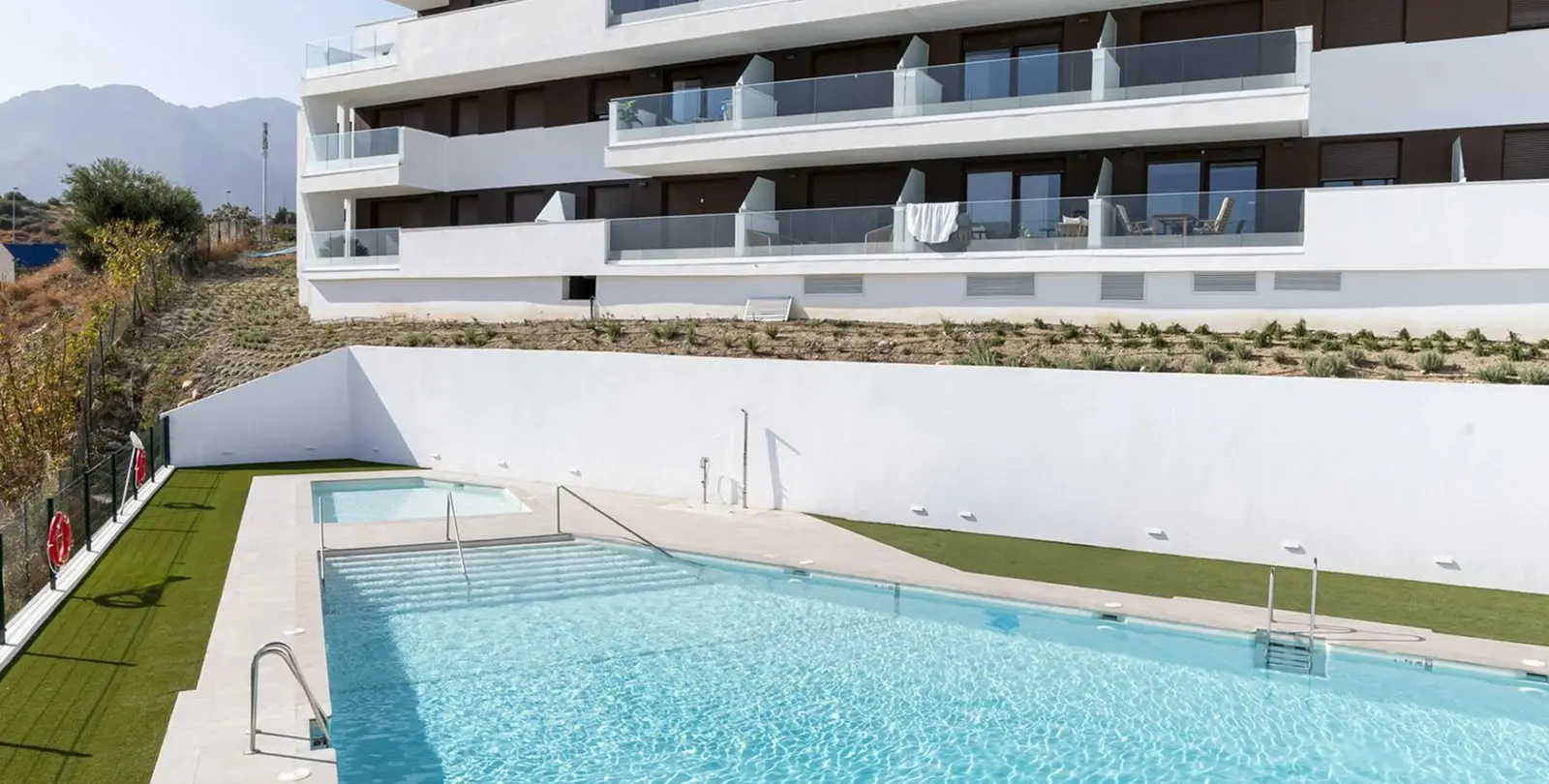 Продажа апартаментов на первом этаже в Estepona 1