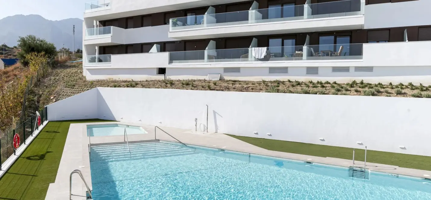 Venta de apartamento en planta baja en Estepona 0