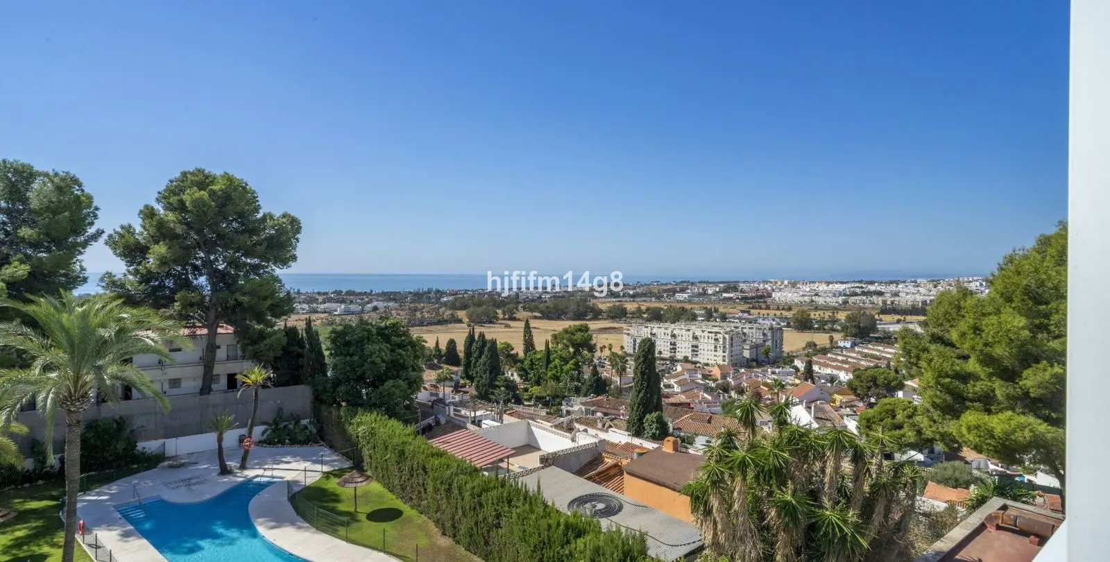 Sale of middle floor apartment in Nueva Andalucía 1