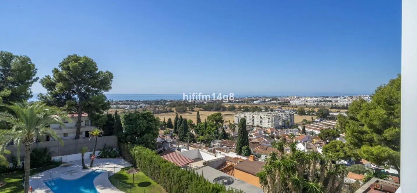 Venta de apartamento en planta media en Nueva Andalucía 0
