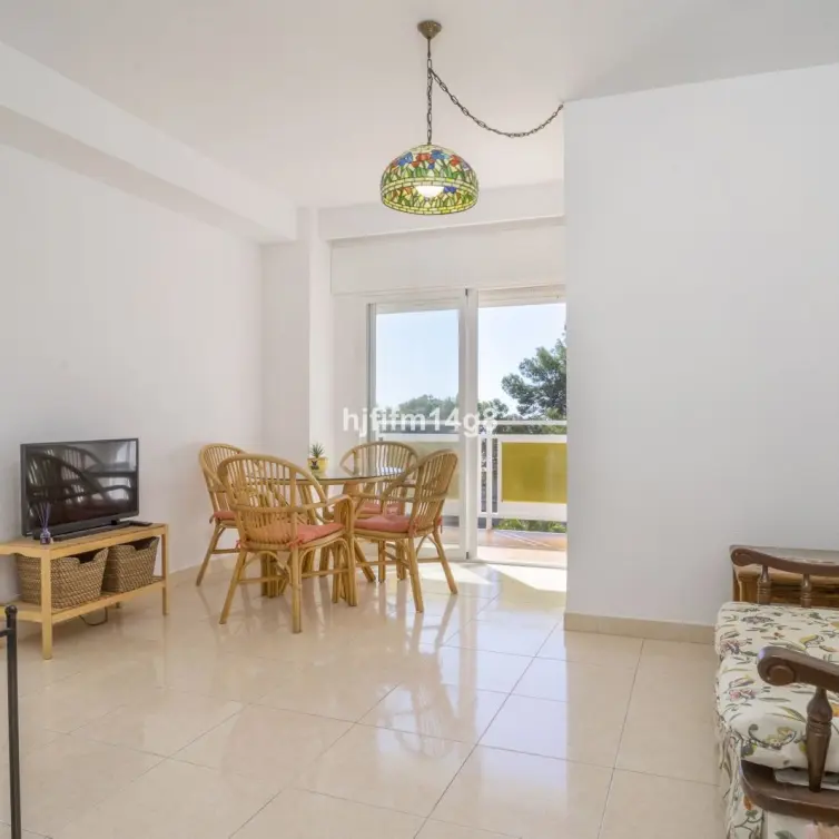 Sale of middle floor apartment in Nueva Andalucía