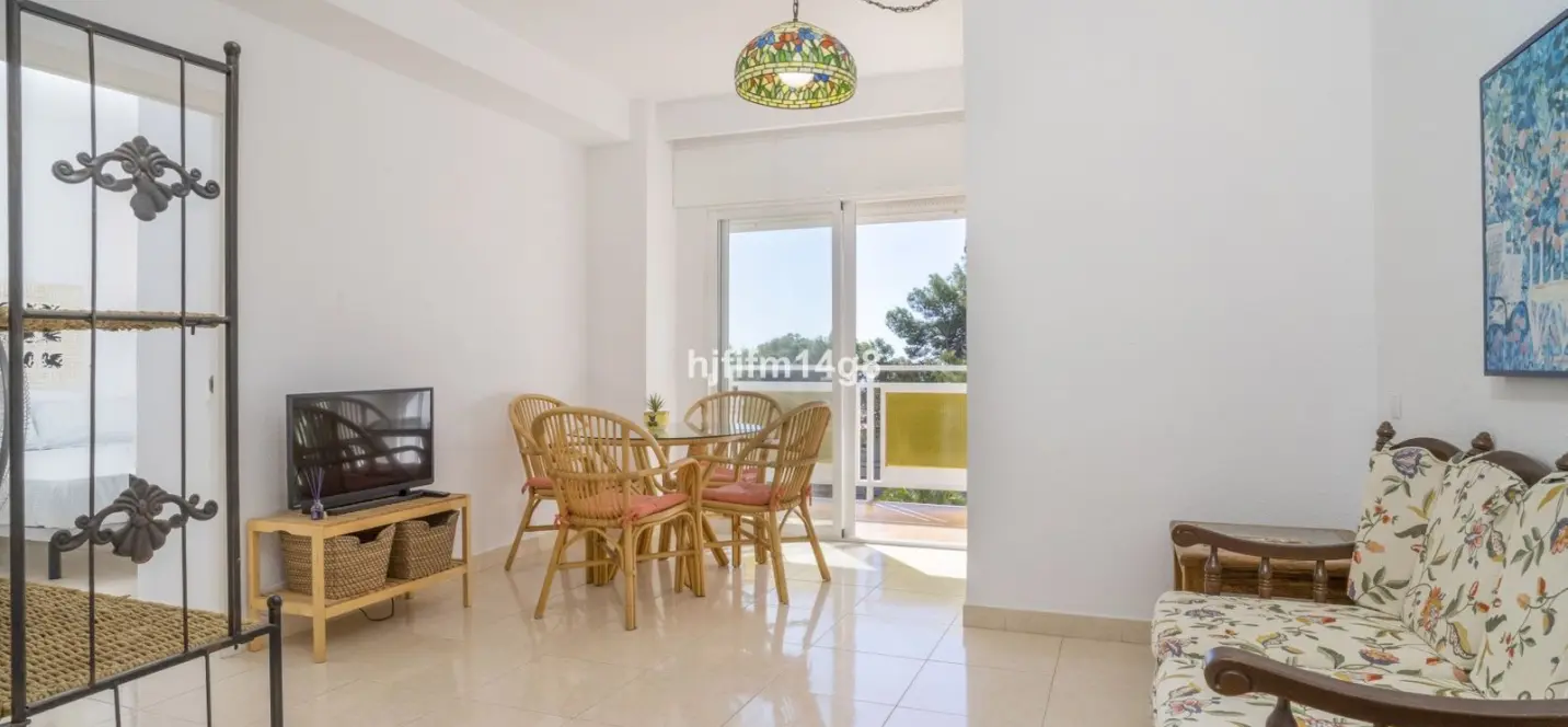 Venta de apartamento en planta media en Nueva Andalucía 3