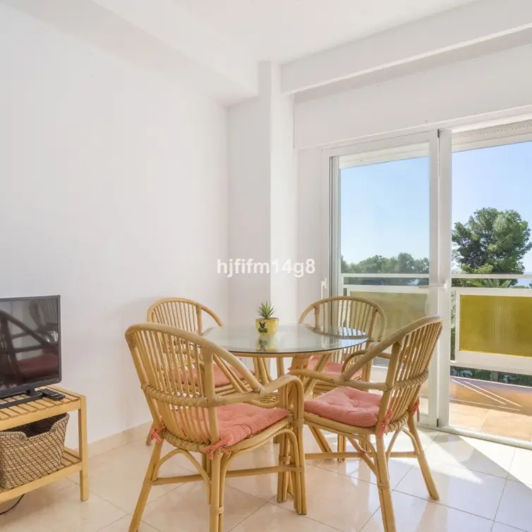 Sale of middle floor apartment in Nueva Andalucía