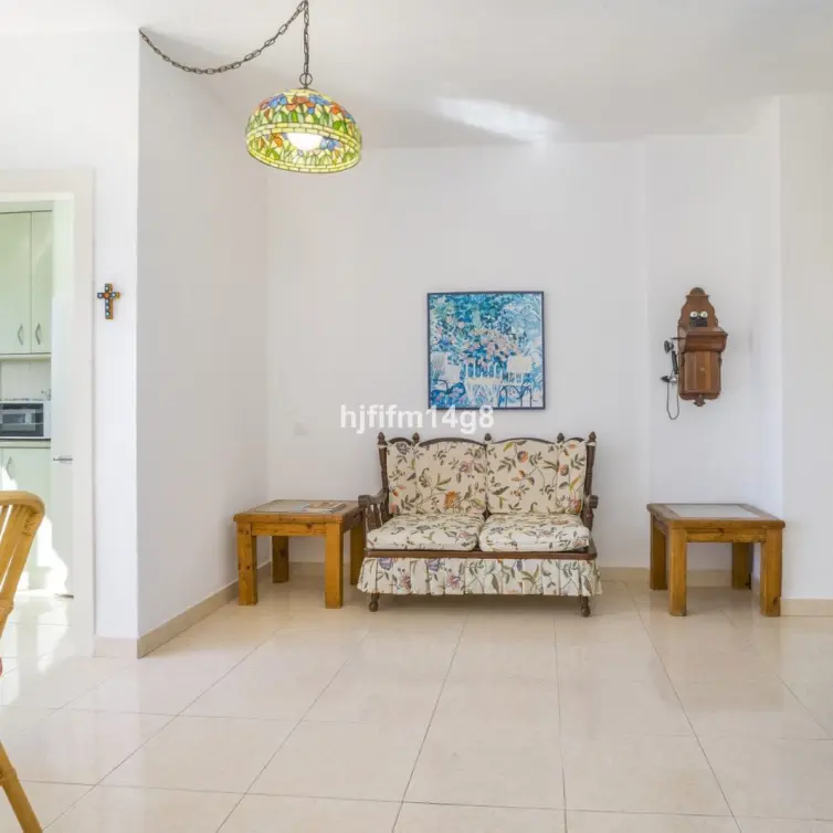 Sale of middle floor apartment in Nueva Andalucía