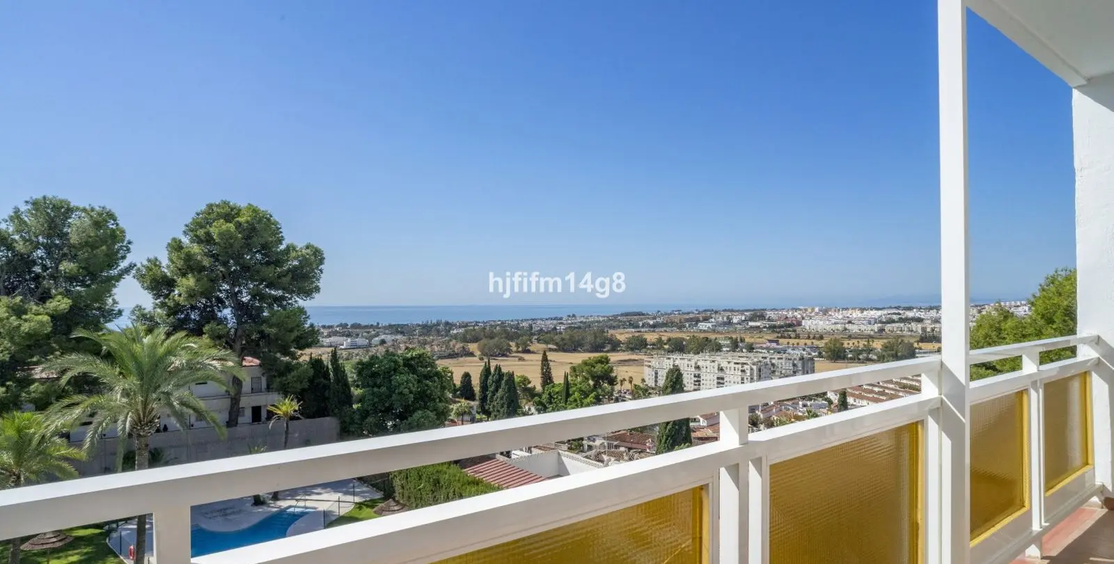 Sale of middle floor apartment in Nueva Andalucía 13