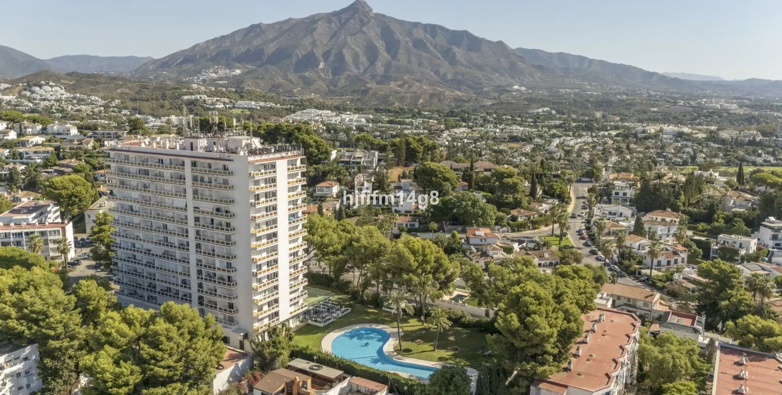 Sale of middle floor apartment in Nueva Andalucía 17