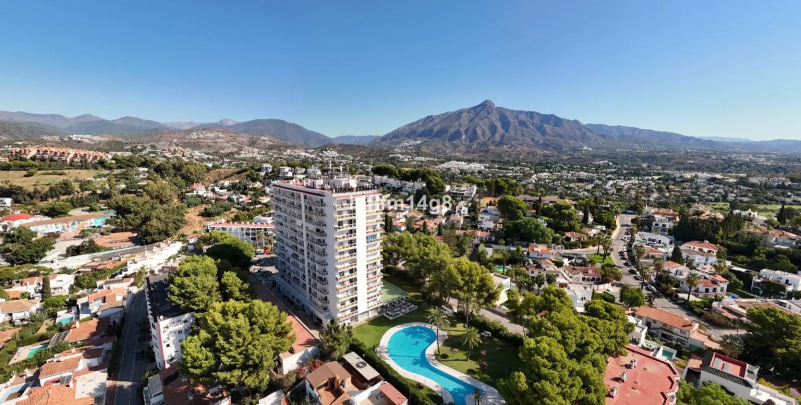 Sale of middle floor apartment in Nueva Andalucía 18