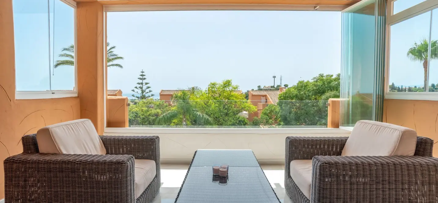 Venta de apartamento en planta media en Elviria 1