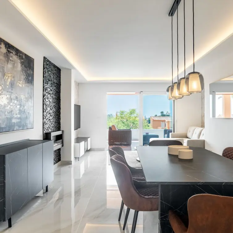Sale of middle floor apartment in Elviria