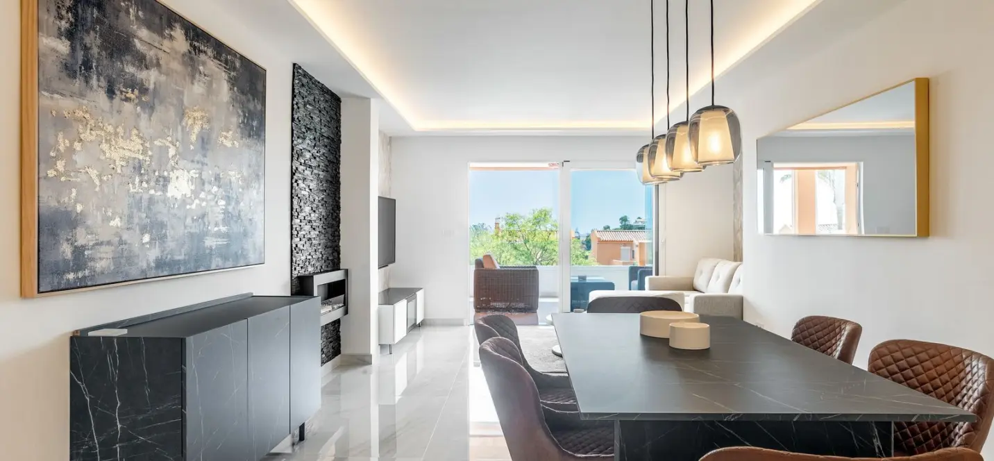 Venta de apartamento en planta media en Elviria 2