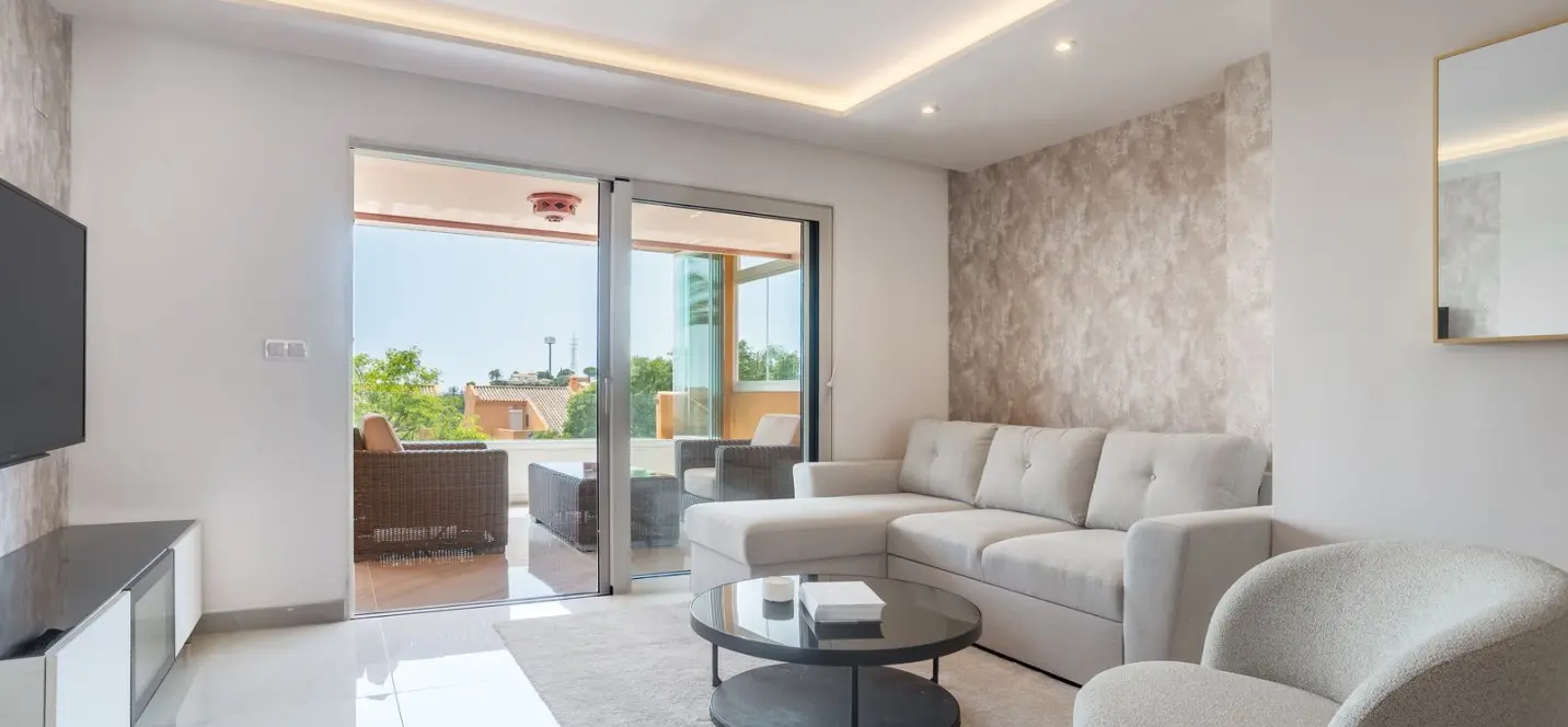 Venta de apartamento en planta media en Elviria 3