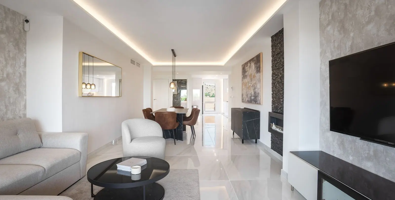 Sale of middle floor apartment in Elviria 5