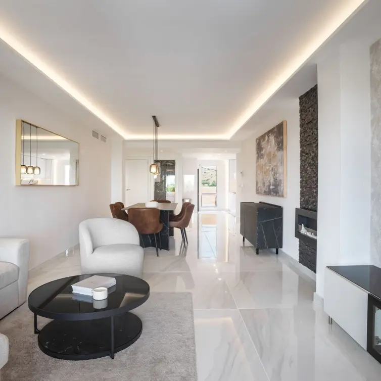 Sale of middle floor apartment in Elviria