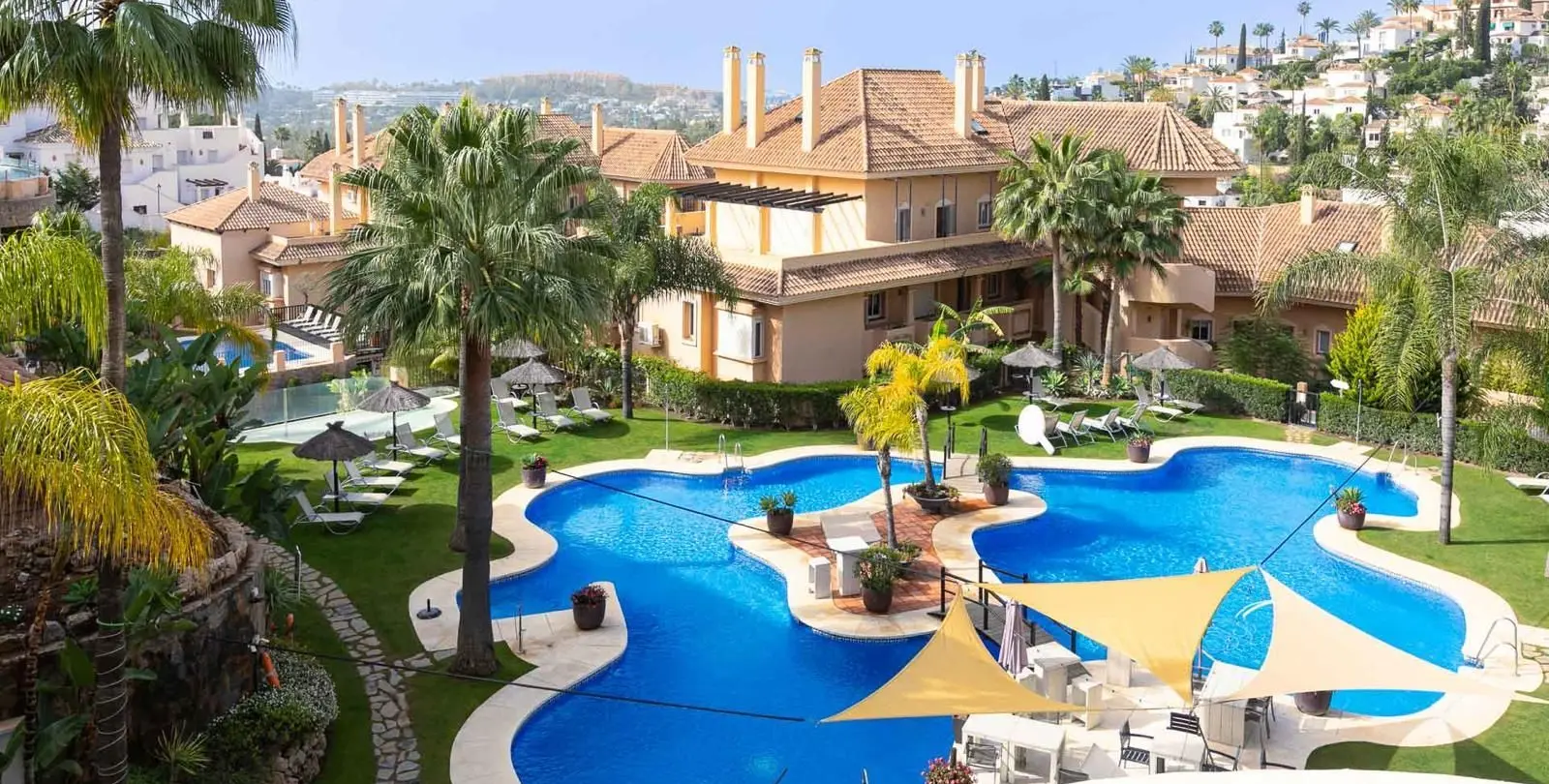 Venta de apartamento en planta media en Nueva Andalucía 1