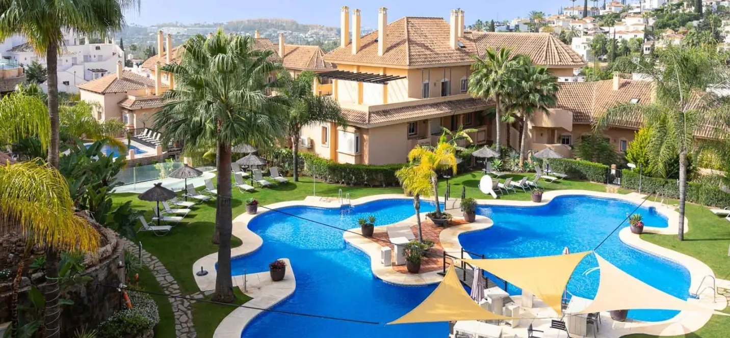 Venta de apartamento en planta media en Nueva Andalucía 0