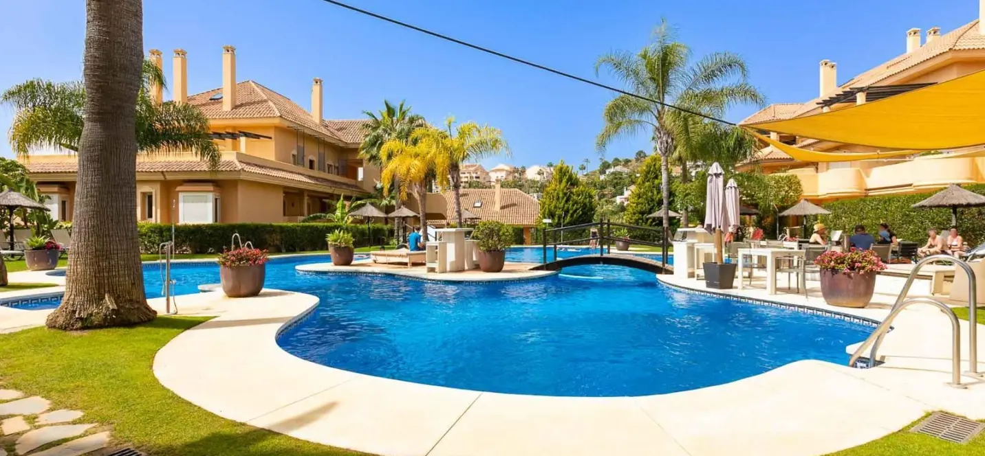 Venta de apartamento en planta media en Nueva Andalucía 1