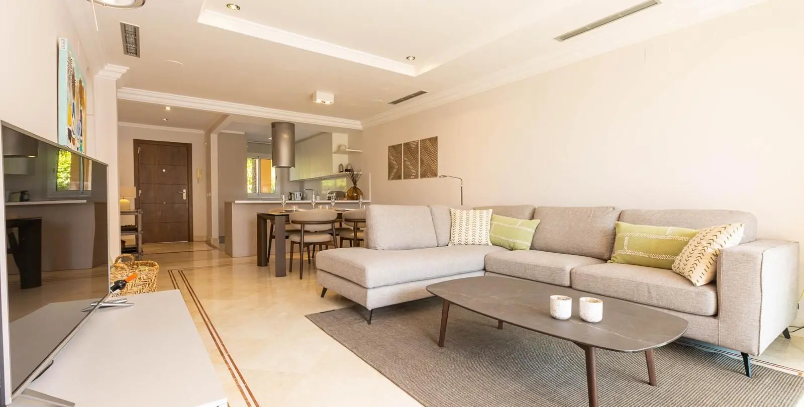 Venta de apartamento en planta media en Nueva Andalucía 3