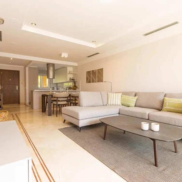 Venta de apartamento en planta media en Nueva Andalucía