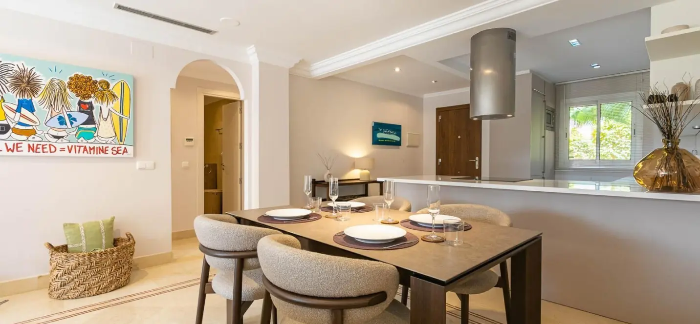 Venta de apartamento en planta media en Nueva Andalucía 3