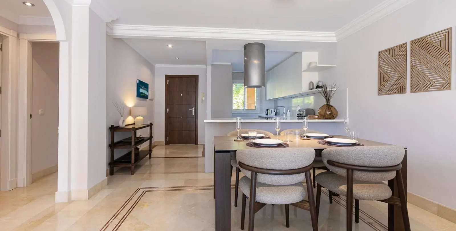 Venta de apartamento en planta media en Nueva Andalucía 6