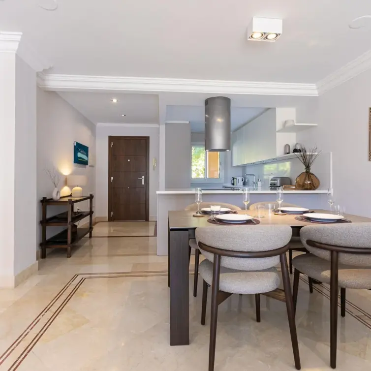 Venta de apartamento en planta media en Nueva Andalucía