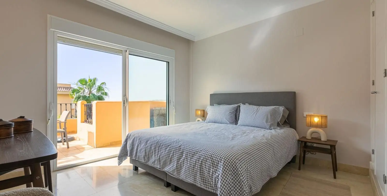 Venta de apartamento en planta media en Nueva Andalucía 8