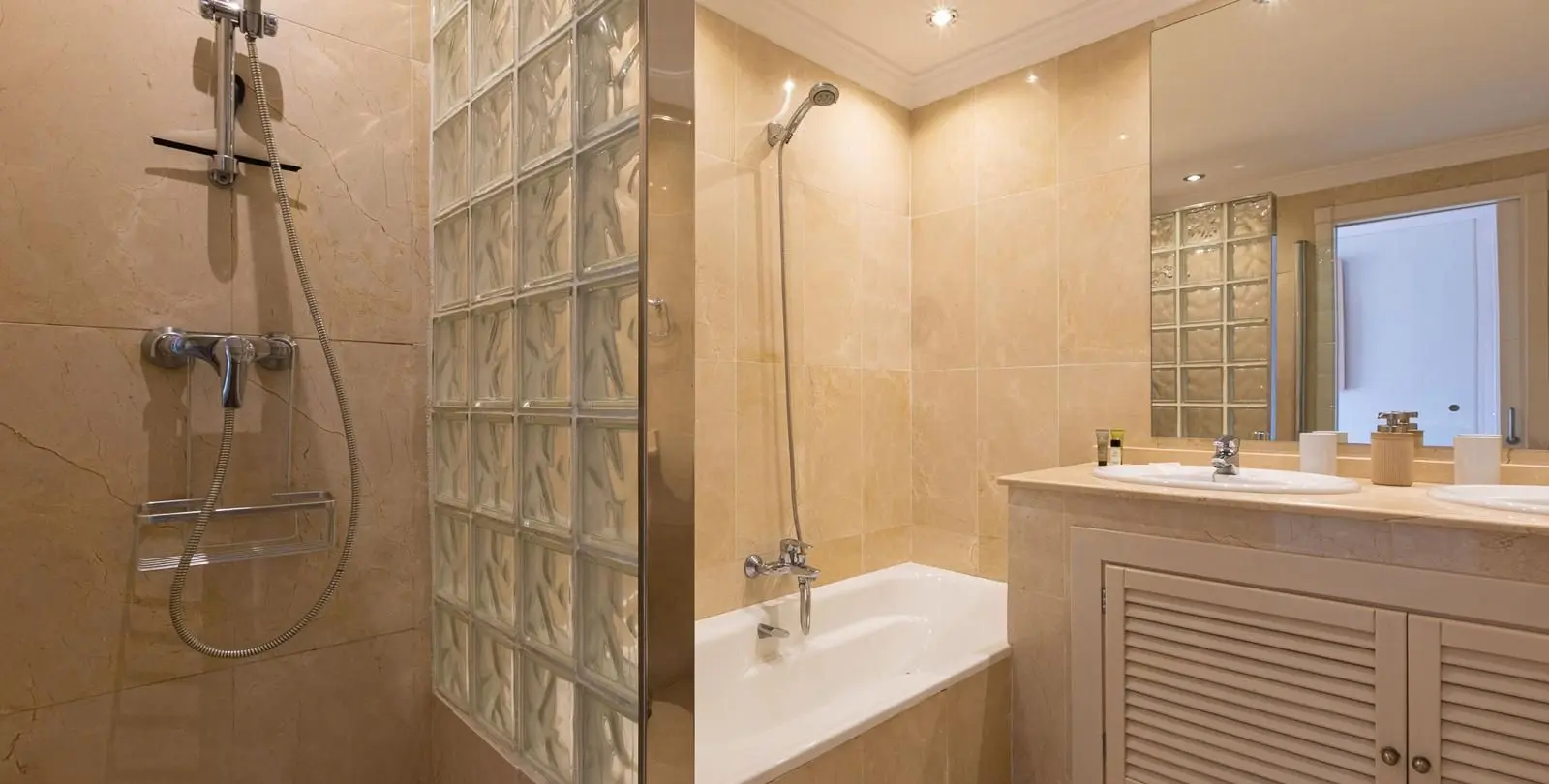 Venta de apartamento en planta media en Nueva Andalucía 9