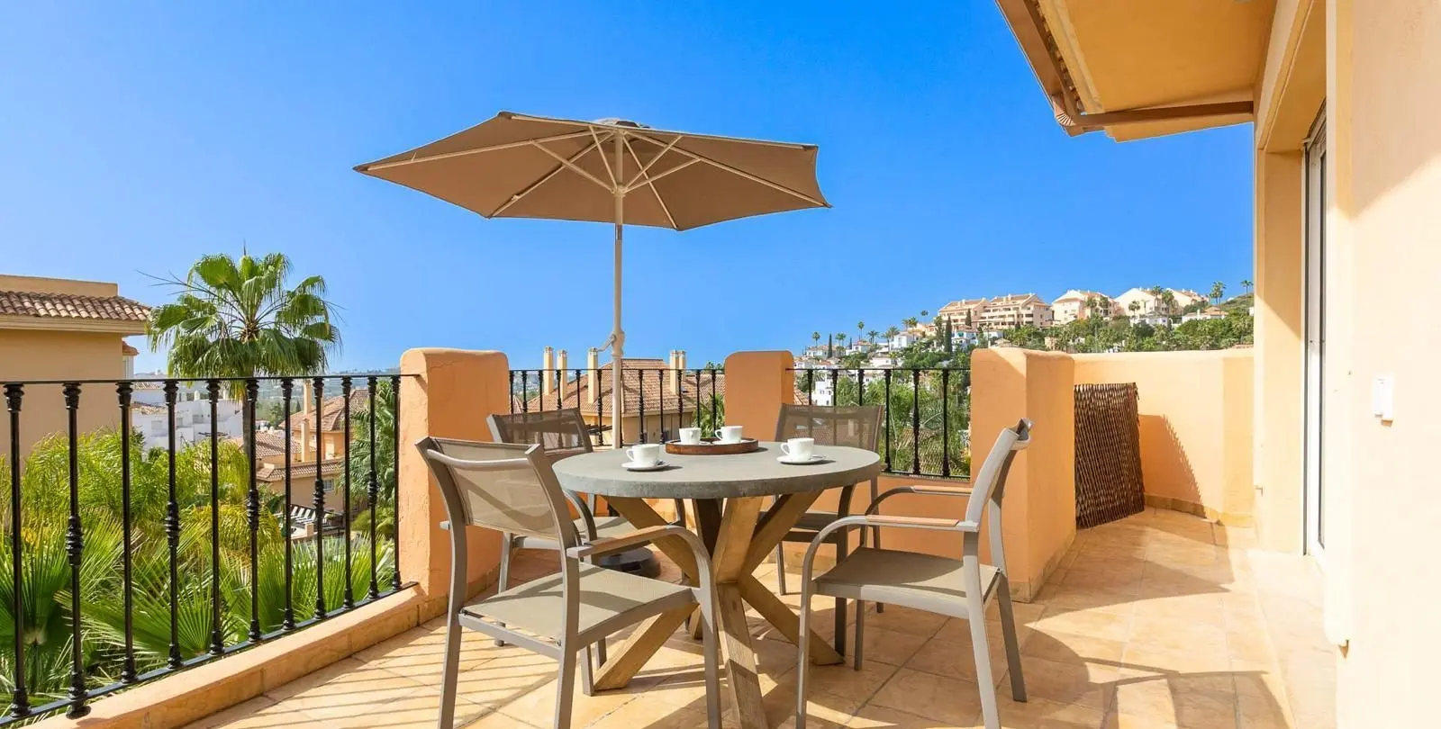 Venta de apartamento en planta media en Nueva Andalucía 13