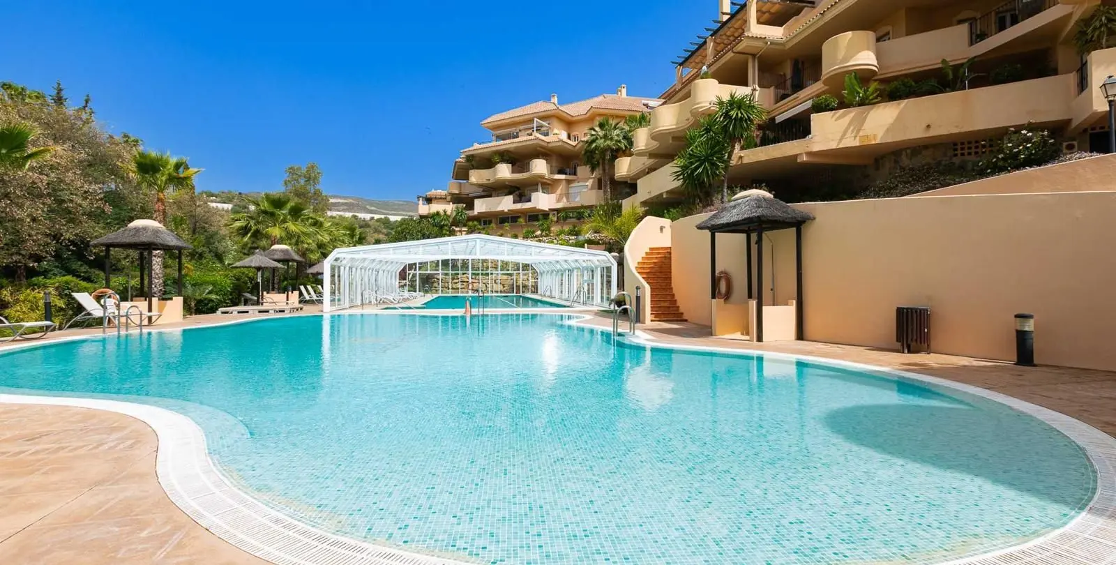 Venta de apartamento en planta media en Nueva Andalucía 15