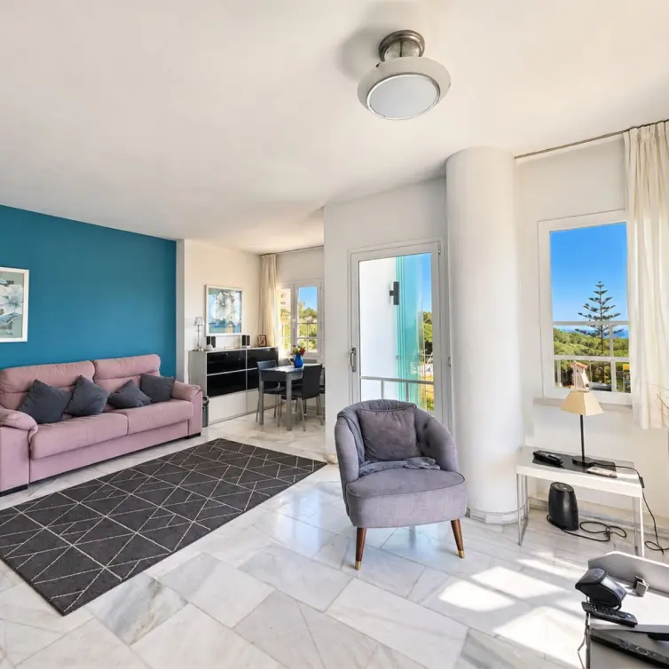 Sale of middle floor apartment in Puerto de Cabopino