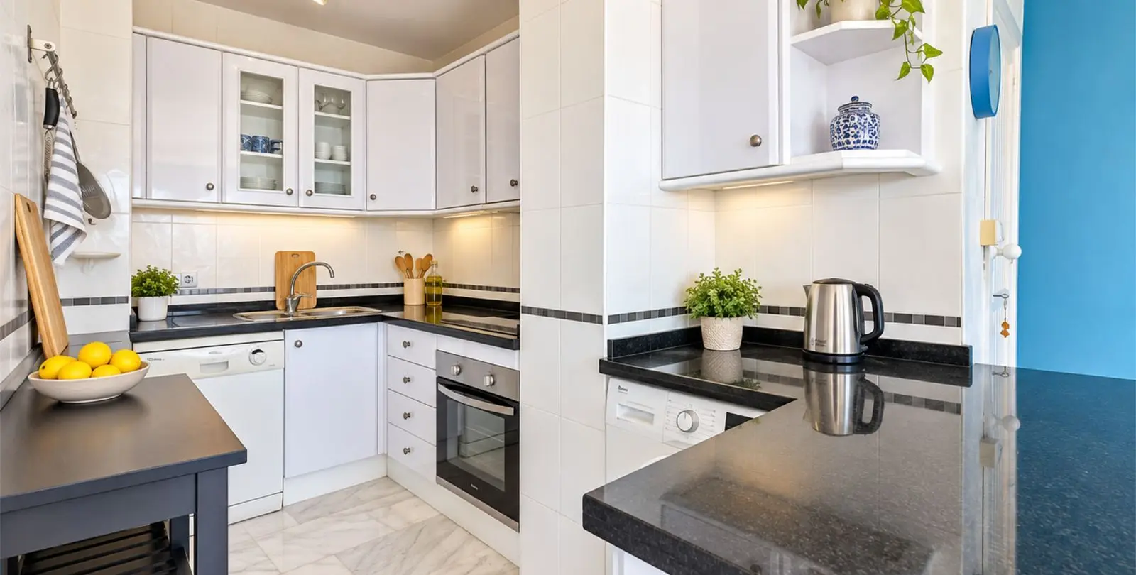 Продажа апартаментов на среднем этаже в Puerto de Cabopino 3