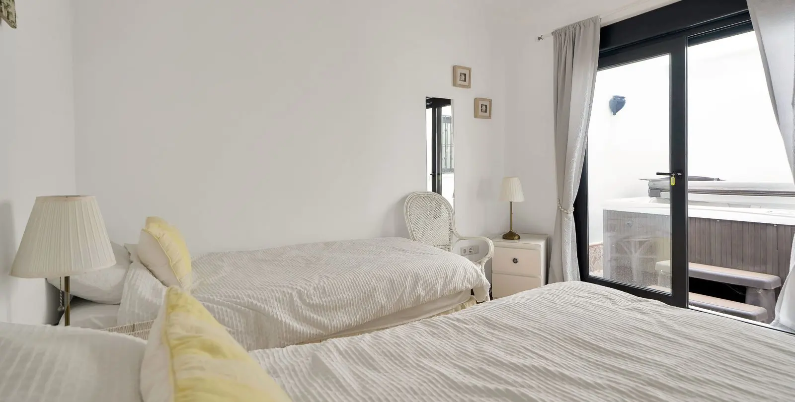 Продажа дома на две семьи в La Mairena 31