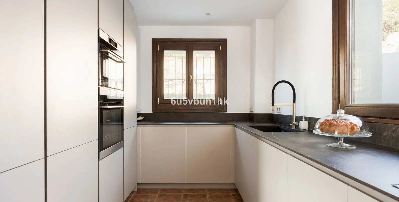 Продажа  отдельно стоящей виллы в Estepona 11