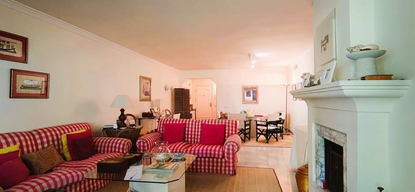 Venta de apartamento en planta media en Guadalmina Baja 1