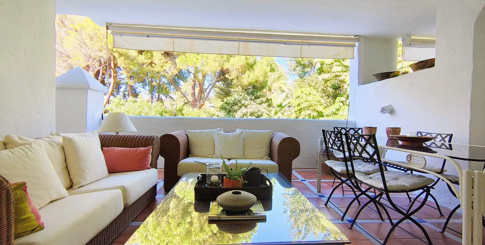 Venta de apartamento en planta media en Guadalmina Baja 3