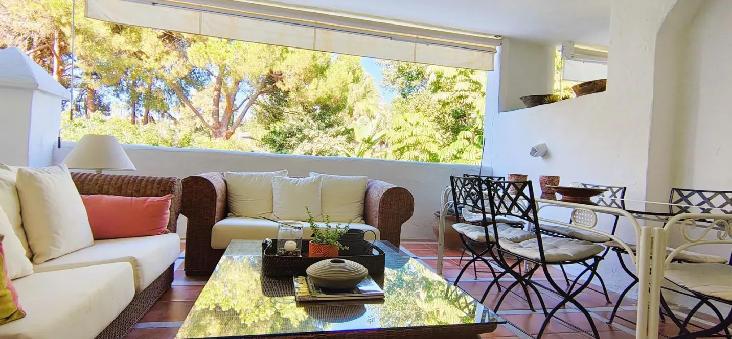 Venta de apartamento en planta media en Guadalmina Baja 4