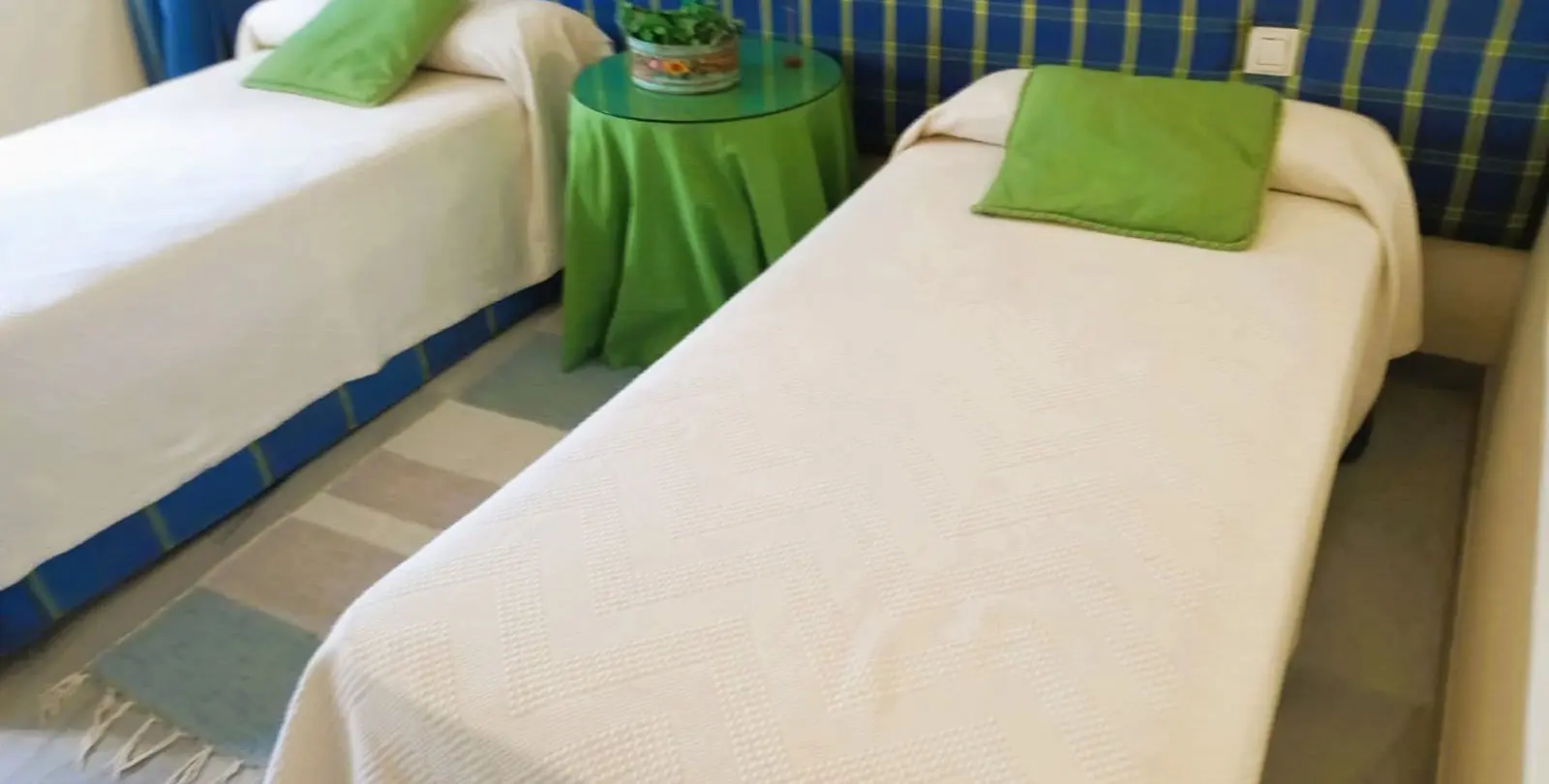 Venta de apartamento en planta media en Guadalmina Baja 14